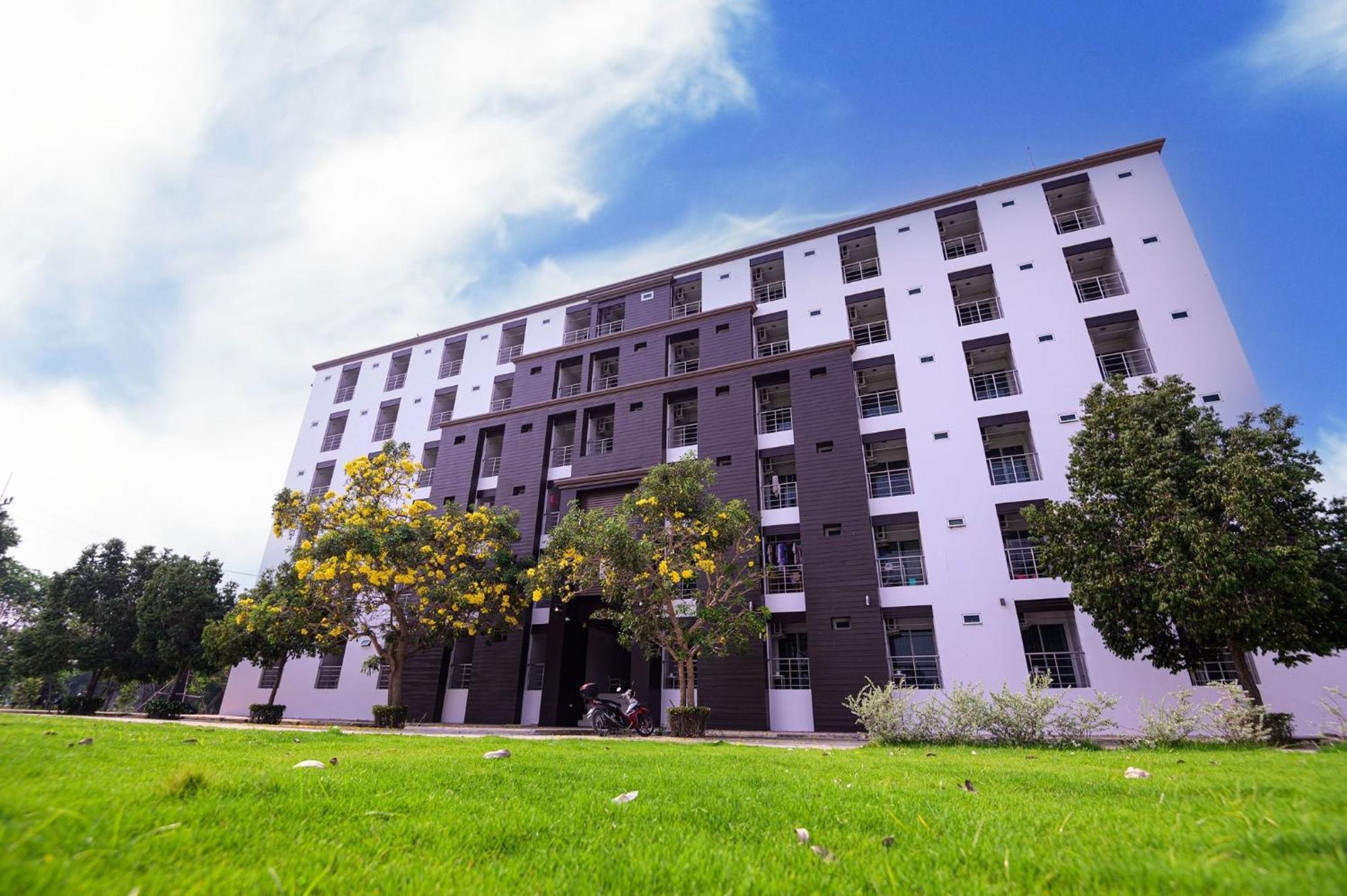 Creston Grand Hotel Suphan Buri Bagian luar foto