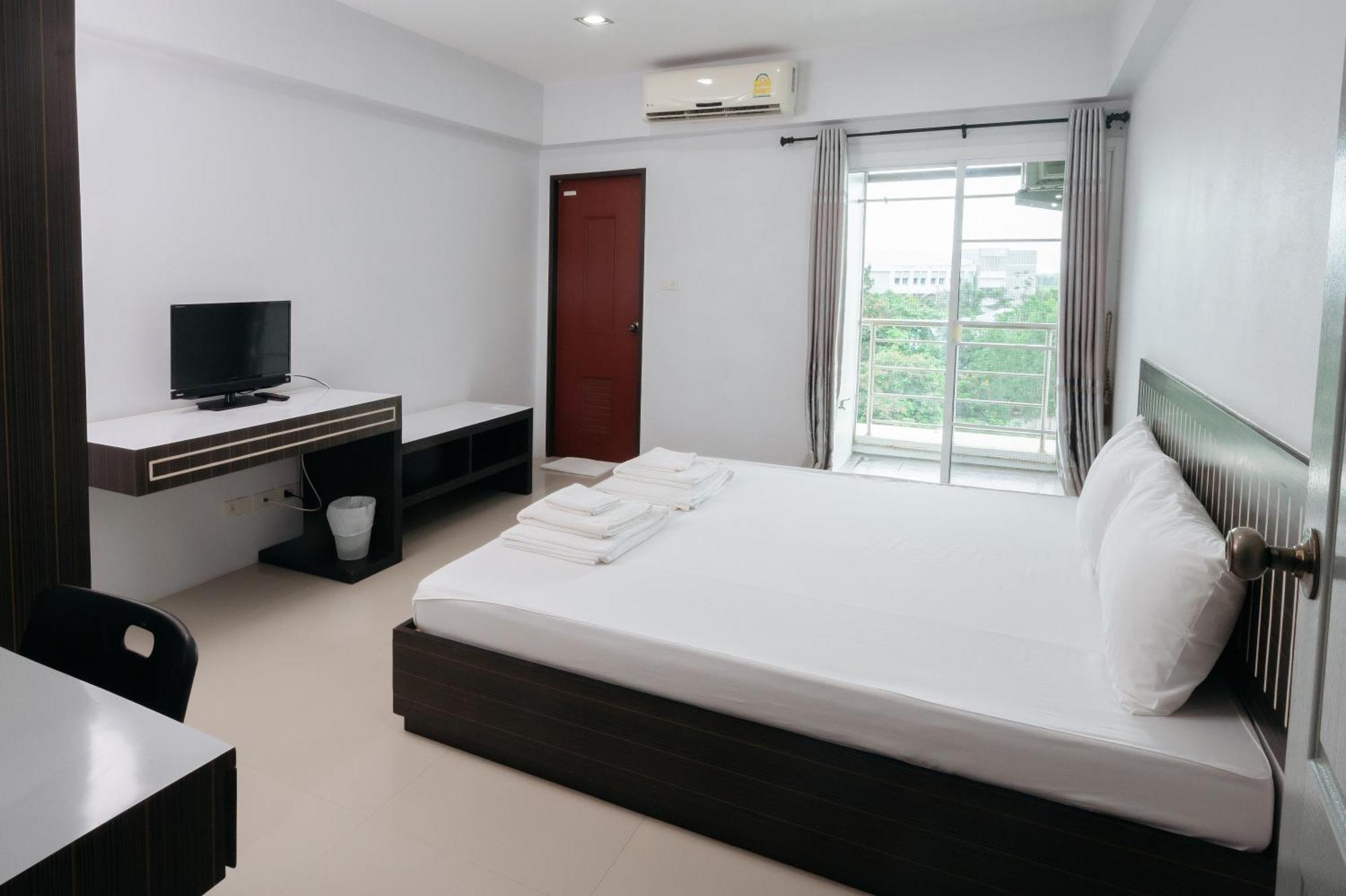 Creston Grand Hotel Suphan Buri Bagian luar foto