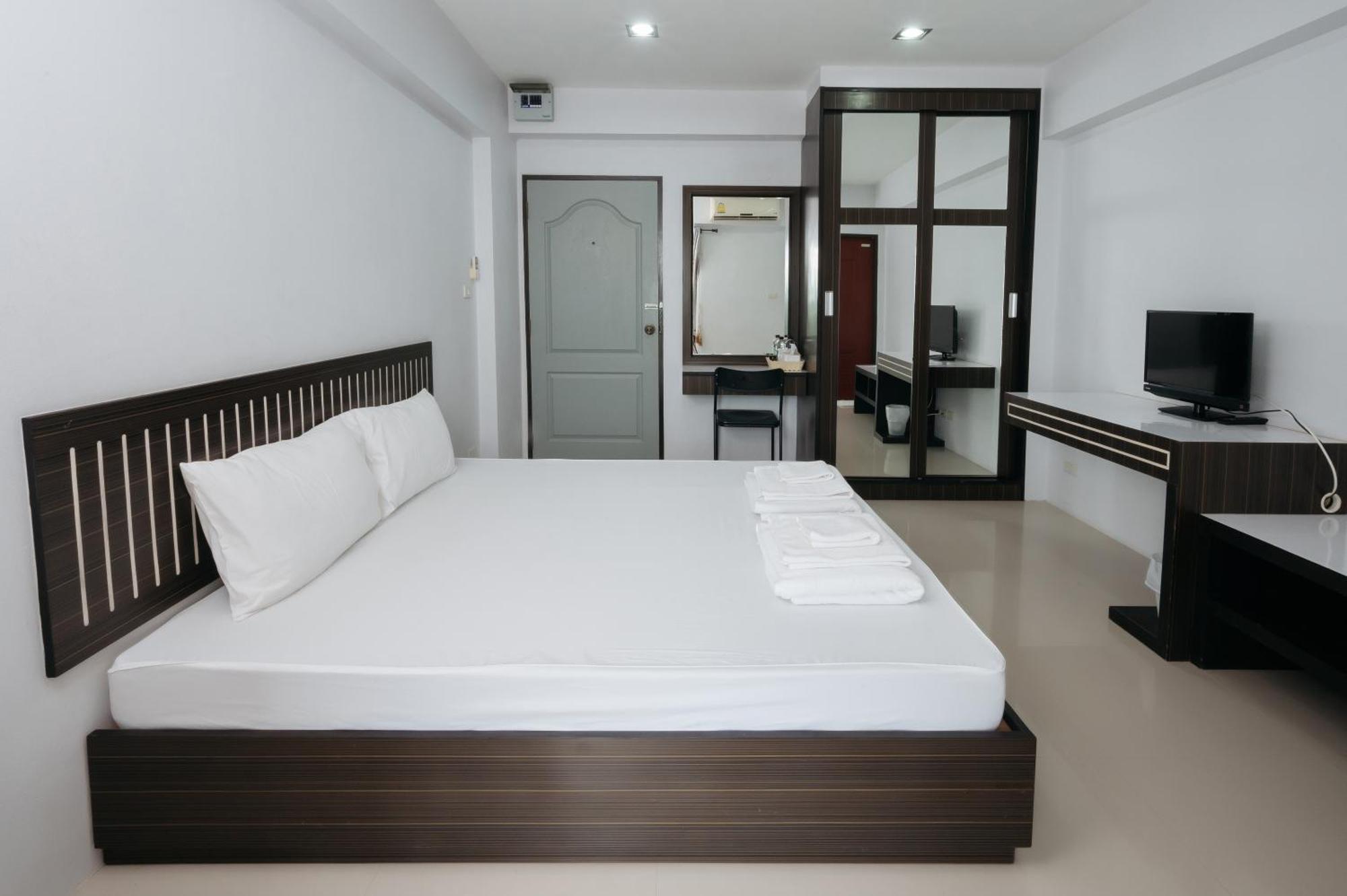 Creston Grand Hotel Suphan Buri Bagian luar foto