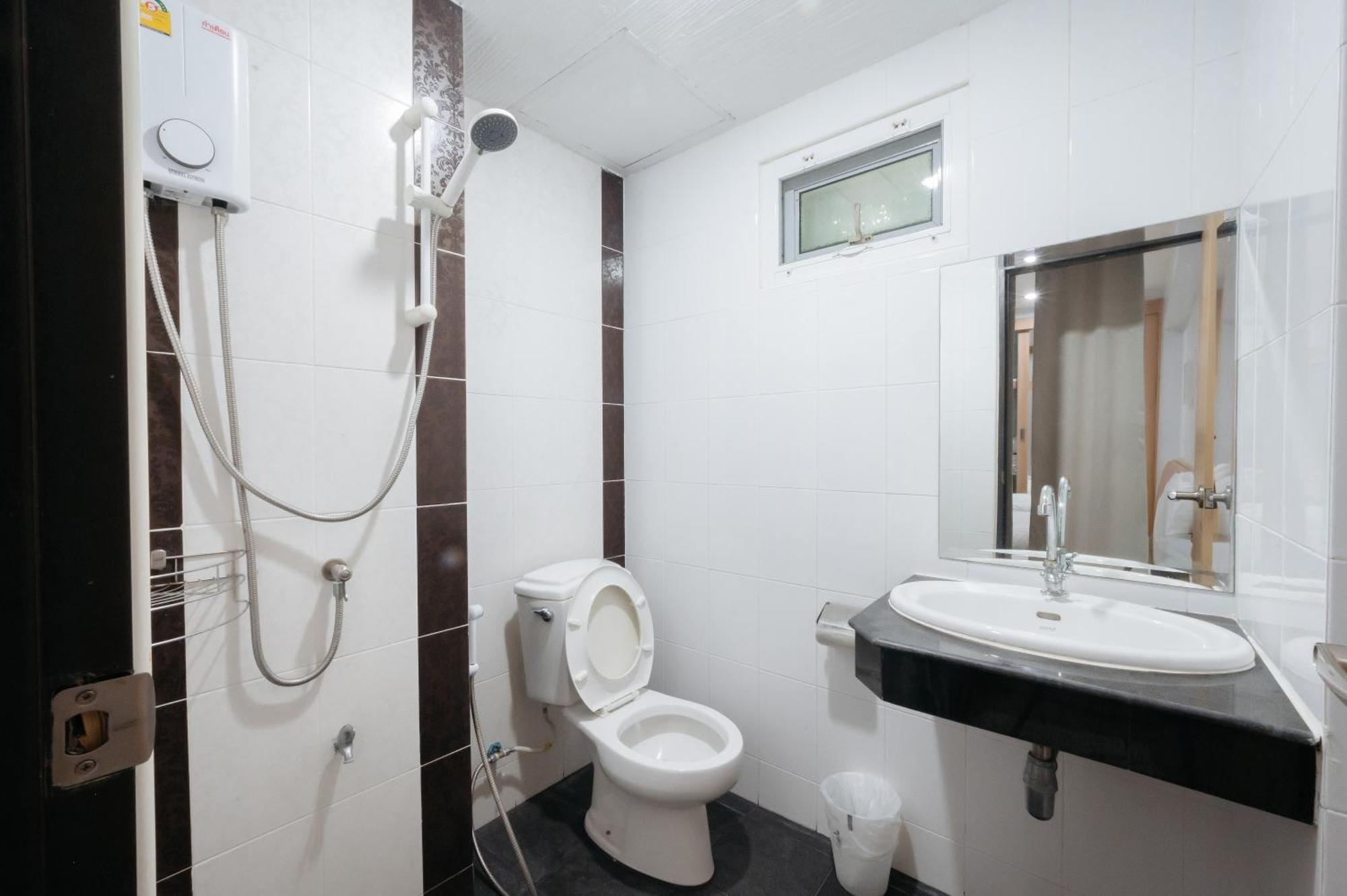 Creston Grand Hotel Suphan Buri Bagian luar foto