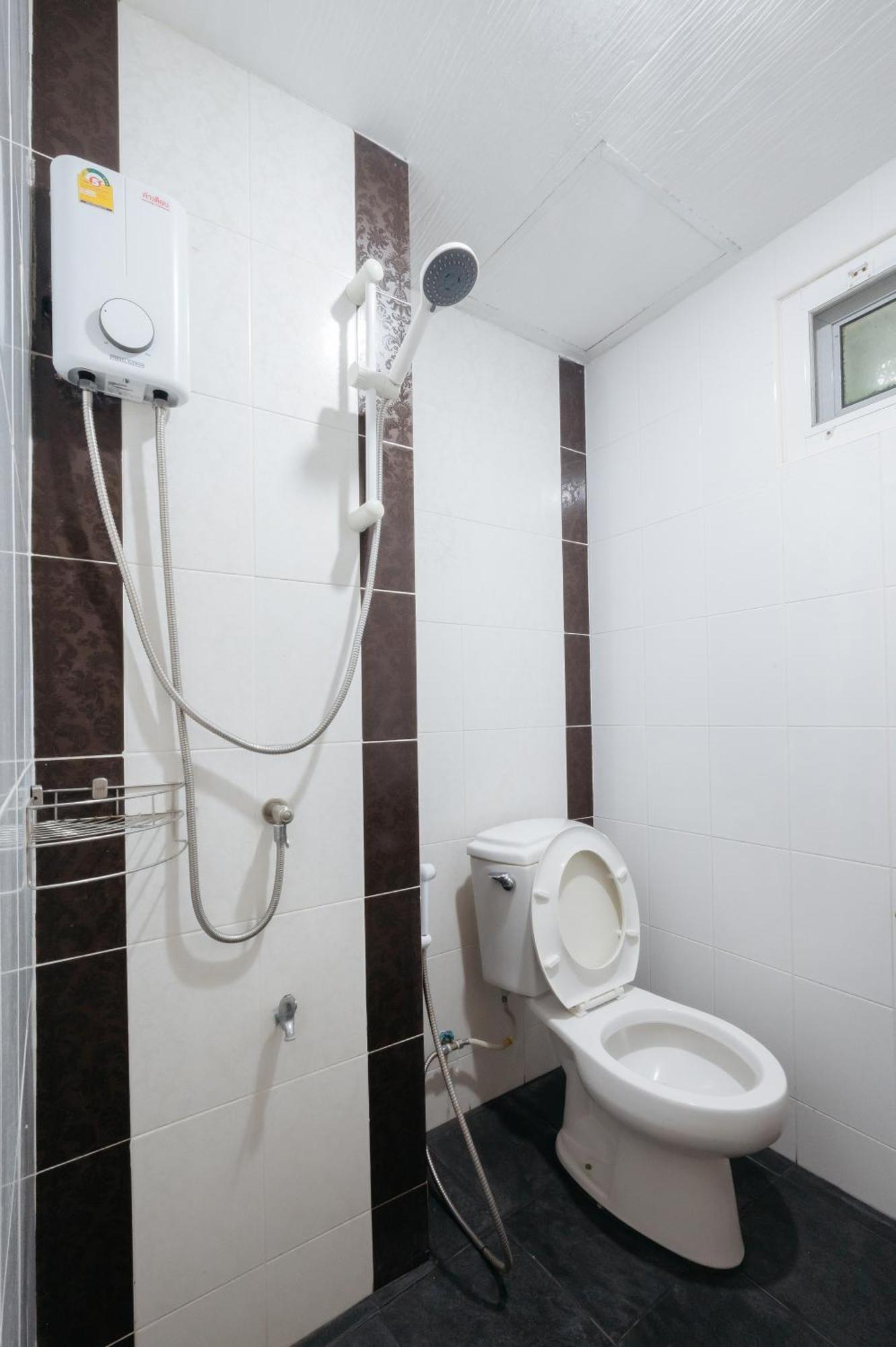Creston Grand Hotel Suphan Buri Bagian luar foto
