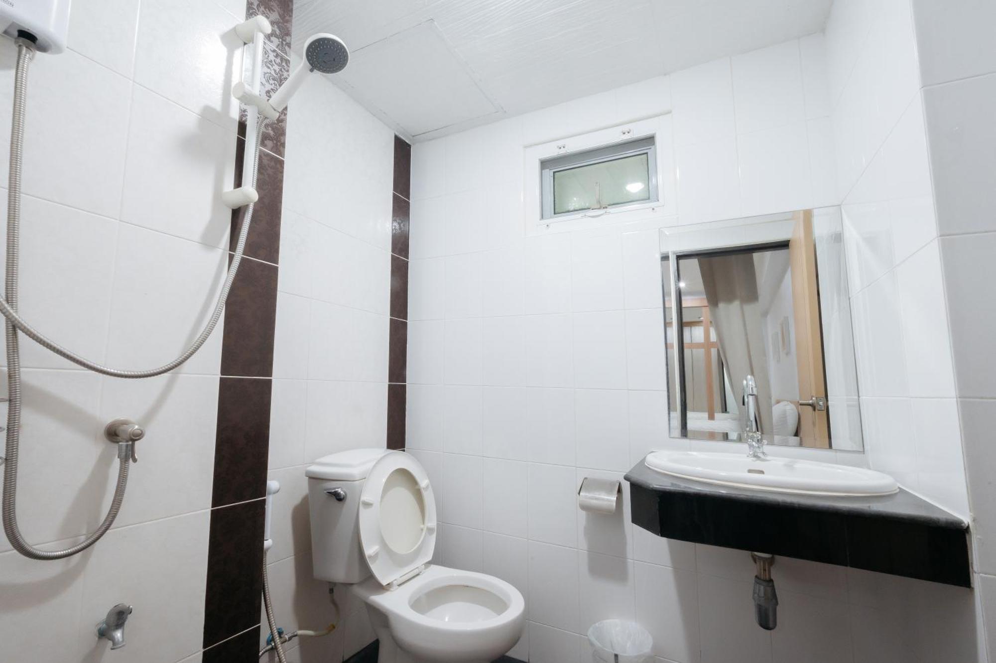 Creston Grand Hotel Suphan Buri Bagian luar foto
