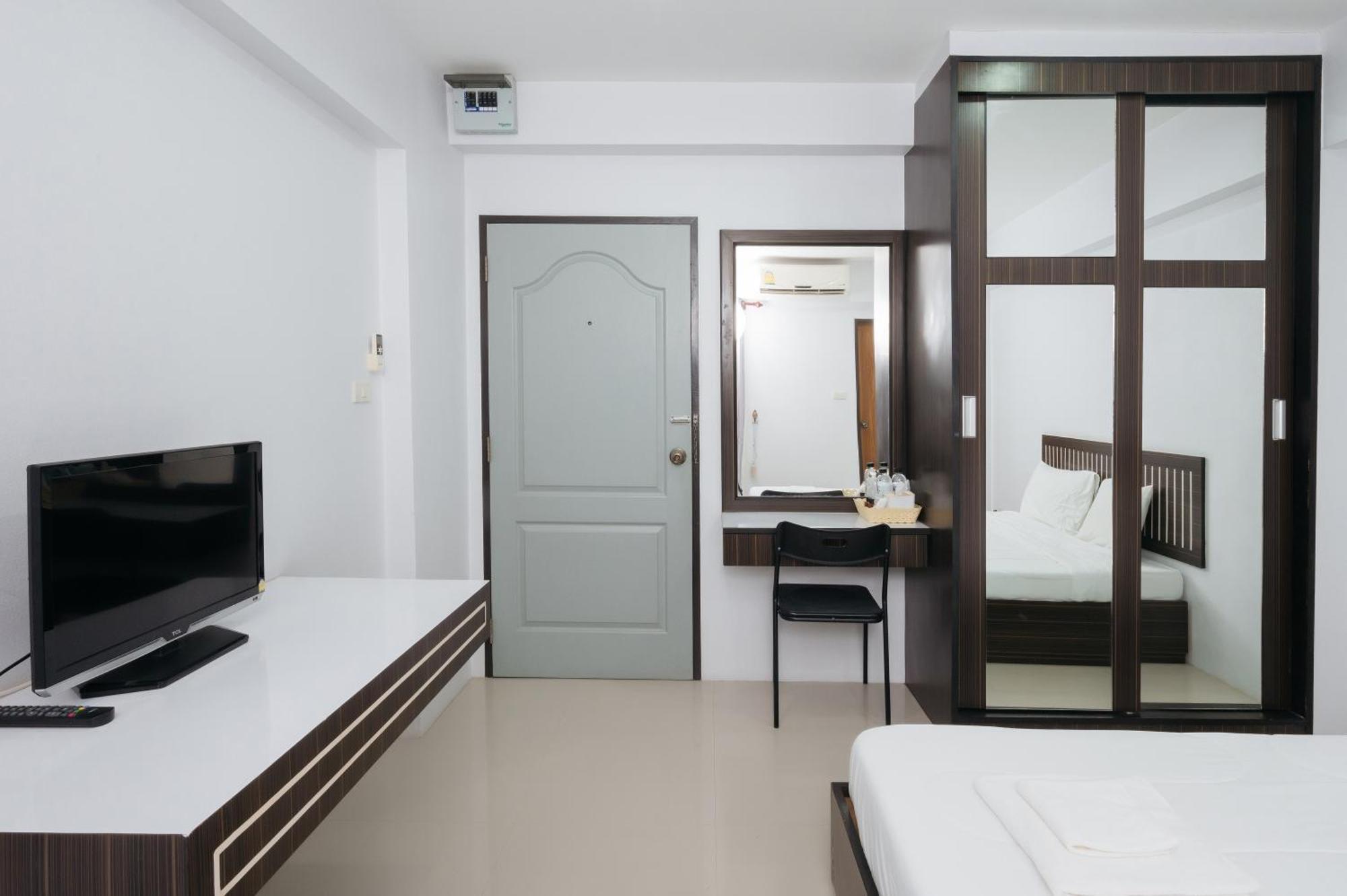 Creston Grand Hotel Suphan Buri Bagian luar foto
