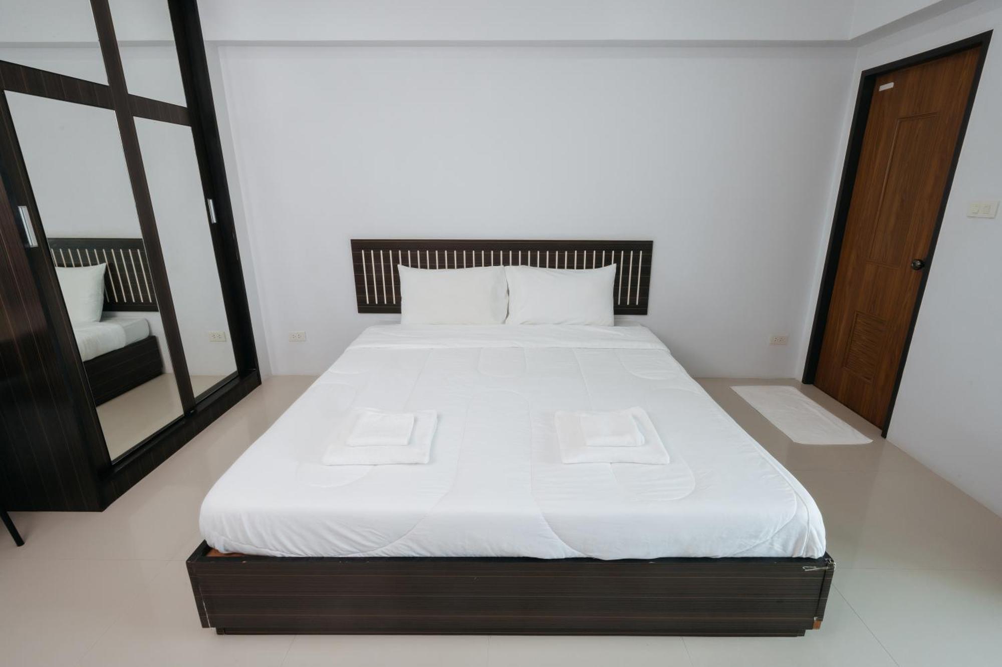 Creston Grand Hotel Suphan Buri Bagian luar foto