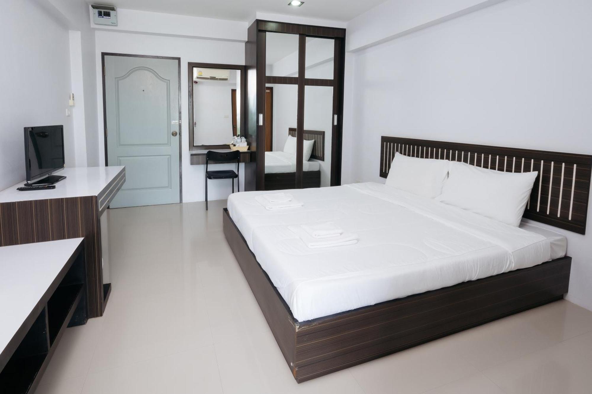 Creston Grand Hotel Suphan Buri Bagian luar foto
