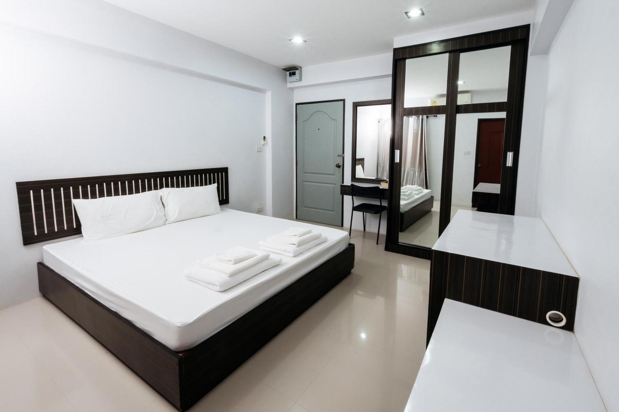 Creston Grand Hotel Suphan Buri Bagian luar foto