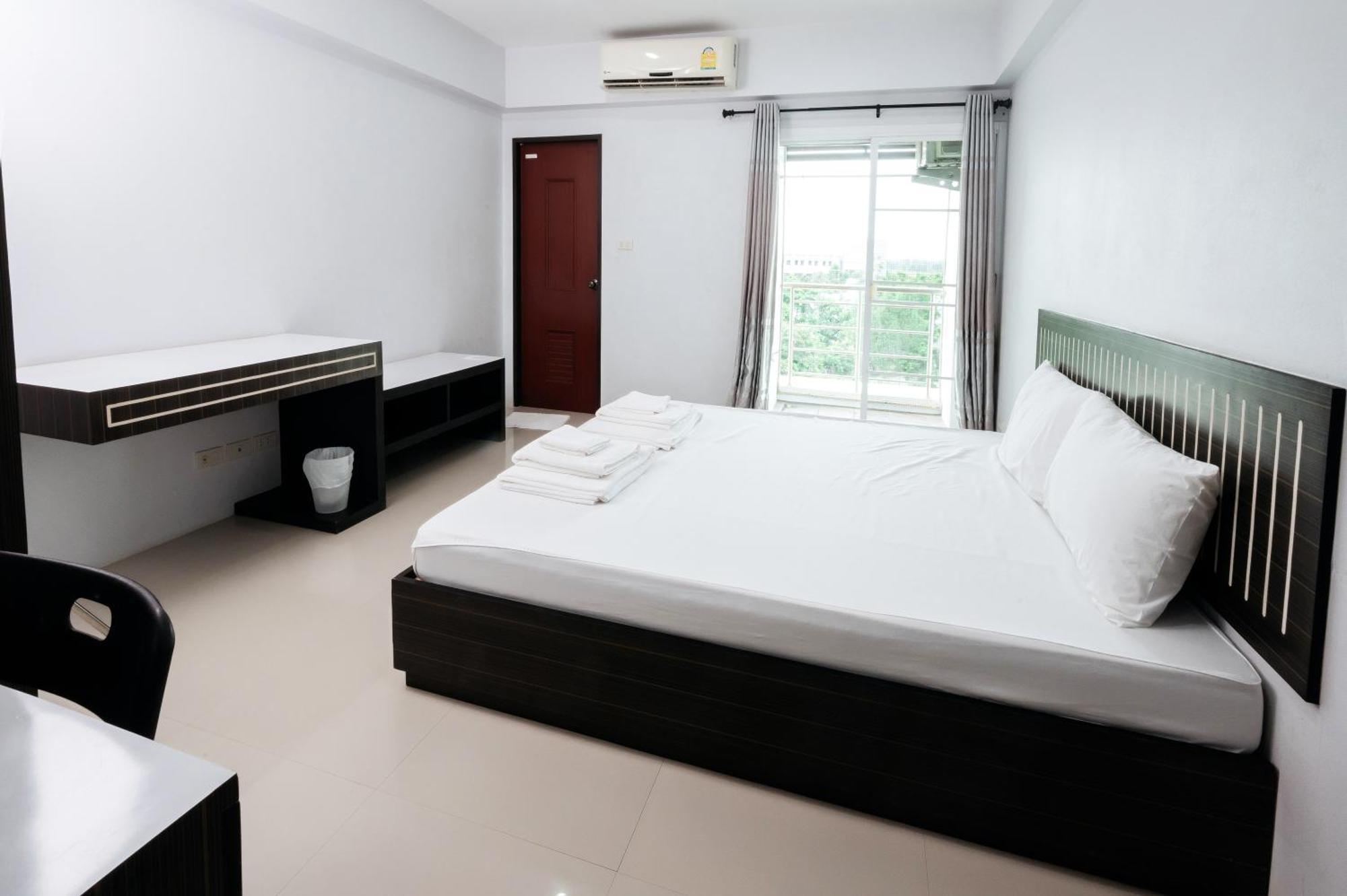 Creston Grand Hotel Suphan Buri Bagian luar foto