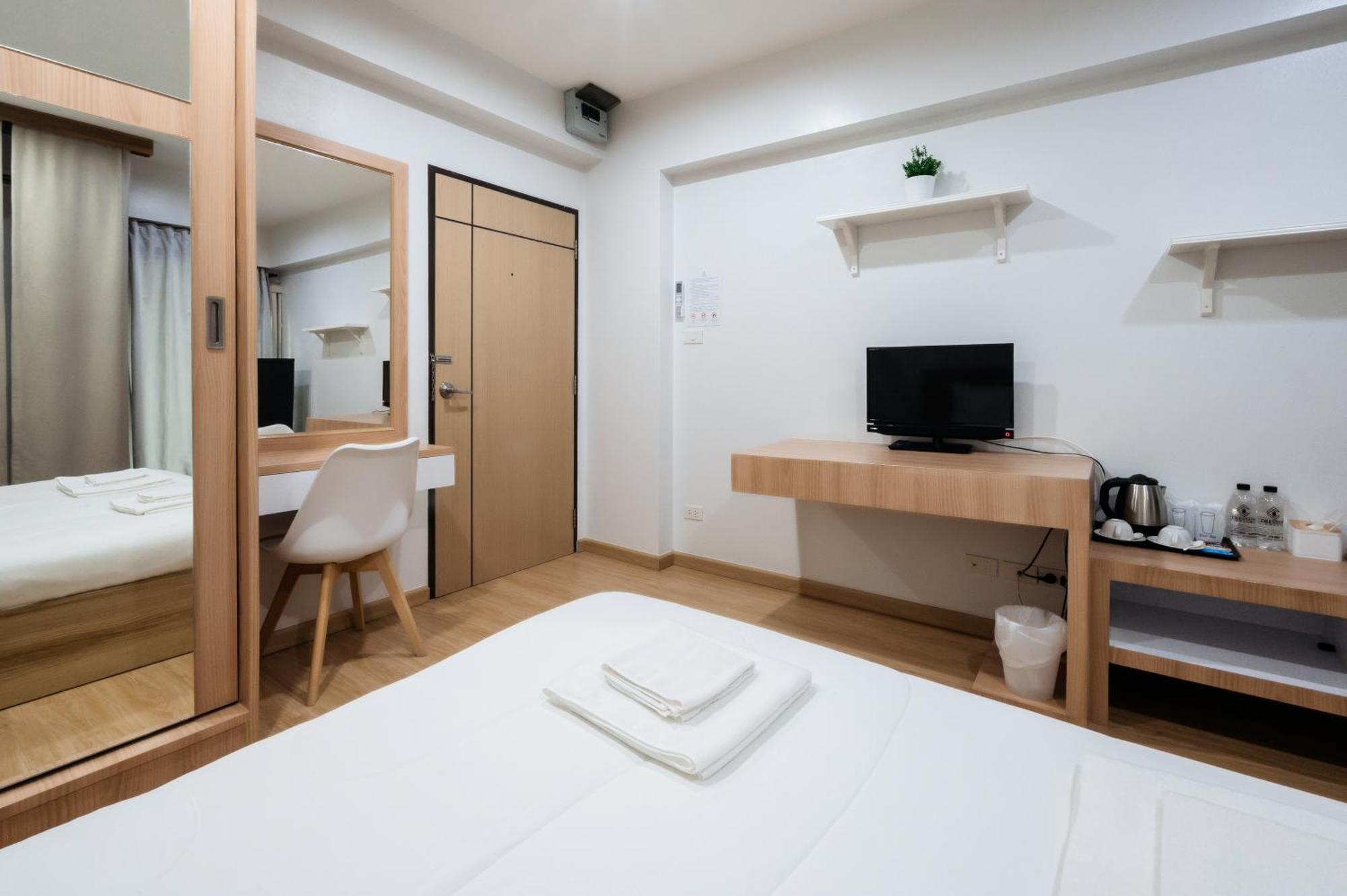 Creston Grand Hotel Suphan Buri Bagian luar foto