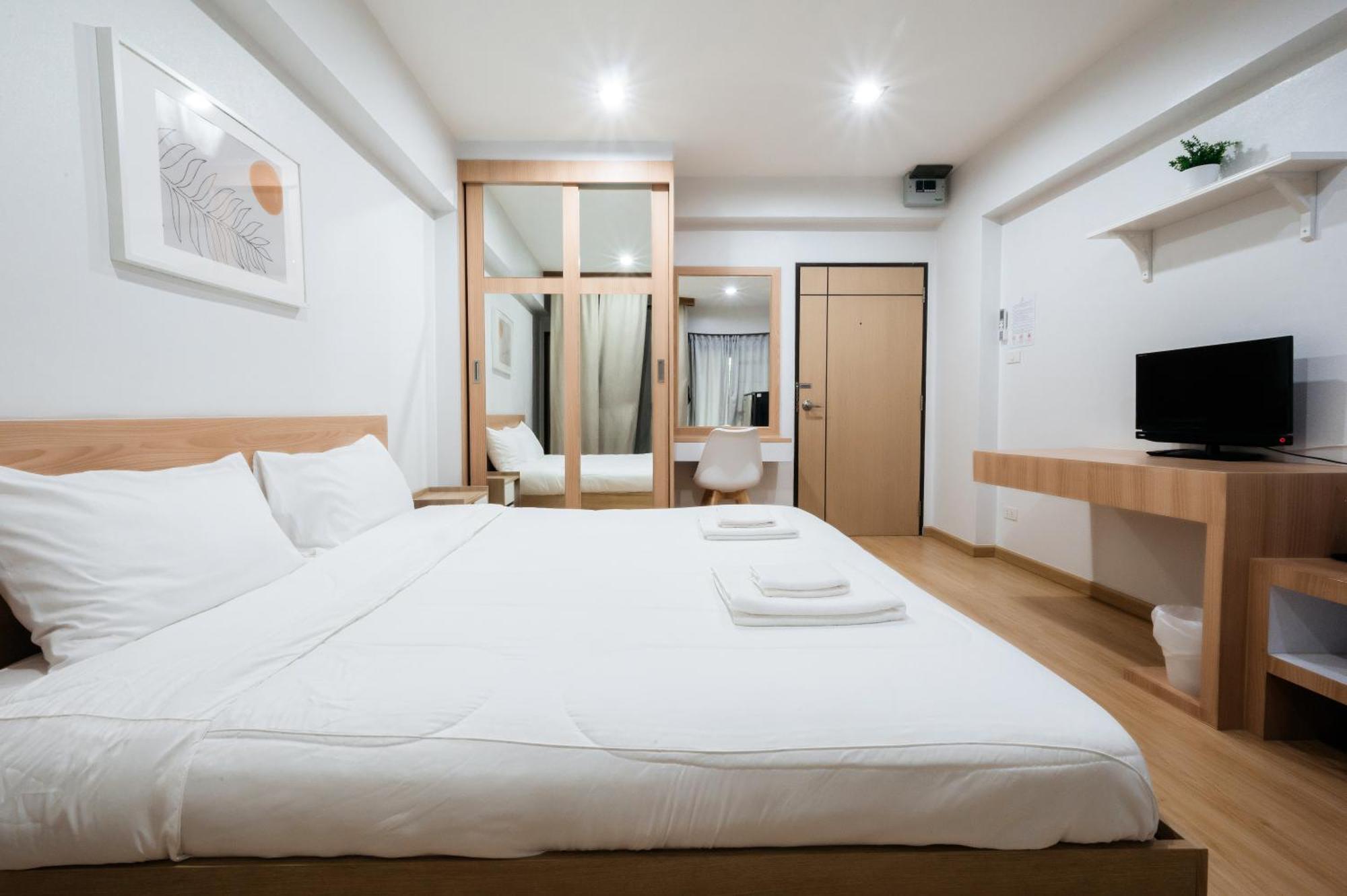 Creston Grand Hotel Suphan Buri Bagian luar foto